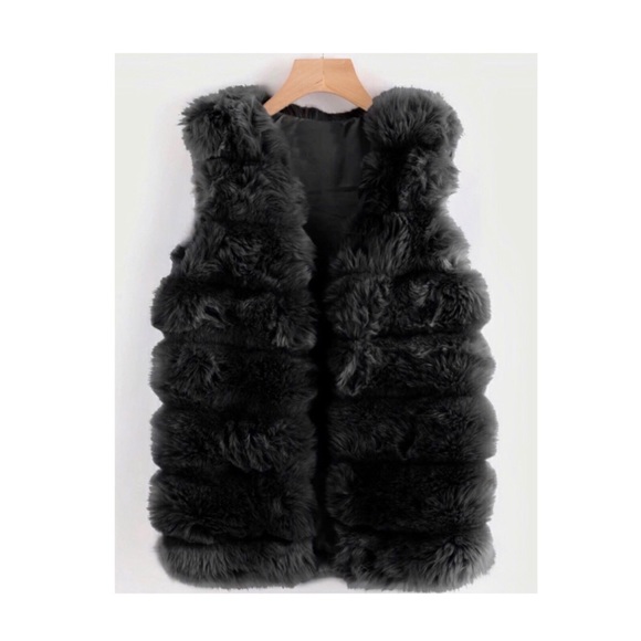 🖤SALE🖤 BLACK FAUX FUR VEST - Picture 1 of 16